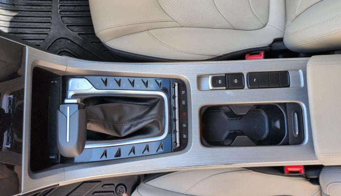 2023 MG HECTOR SHARP PRO 1.5 PETROL TURBO CVT PETROL, Petrol, Automatic, 15,809 km, Gear Lever