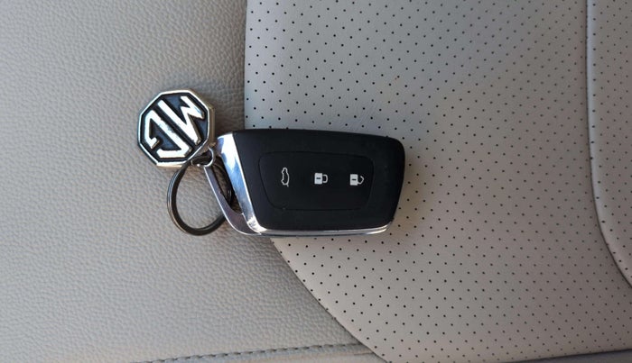 2023 MG HECTOR SHARP PRO 1.5 PETROL TURBO CVT PETROL, Petrol, Automatic, 15,809 km, Key Close Up