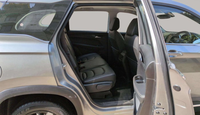 2019 MG HECTOR SHARP 1.5 DCT PETROL, Petrol, Automatic, 52,206 km, Right Side Rear Door Cabin