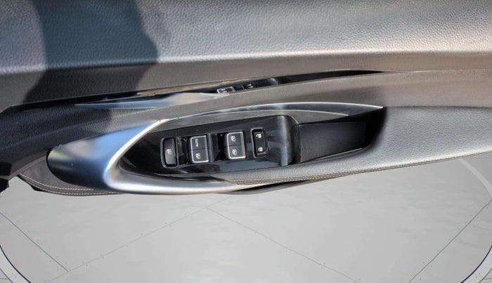 2019 MG HECTOR SHARP 1.5 DCT PETROL, Petrol, Automatic, 52,206 km, Driver Side Door Panels Control