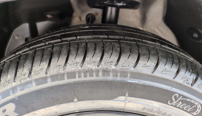 2019 MG HECTOR SHARP 1.5 DCT PETROL, Petrol, Automatic, 52,206 km, Right Front Tyre Tread