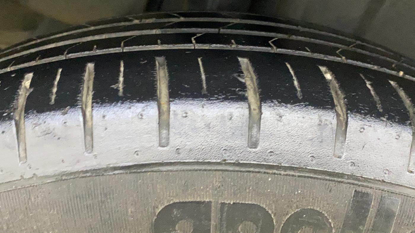 2019 Maruti Ciaz ALPHA  AT 1.5 SHVS PETROL, Petrol, Automatic, 69,728 km, Right Rear Tyre Tread