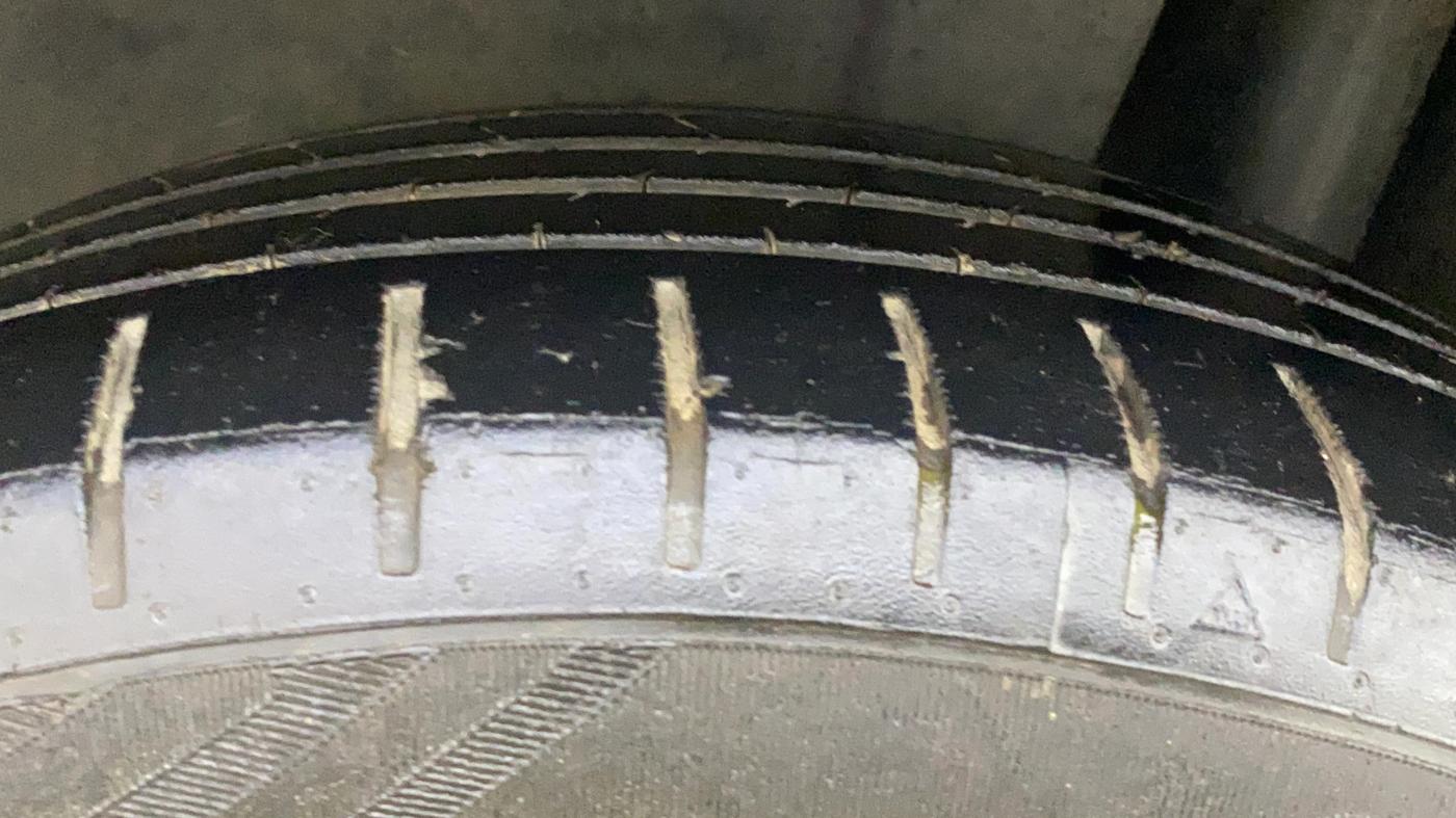 2019 Maruti Ciaz ALPHA  AT 1.5 SHVS PETROL, Petrol, Automatic, 69,728 km, Left Rear Tyre Tread