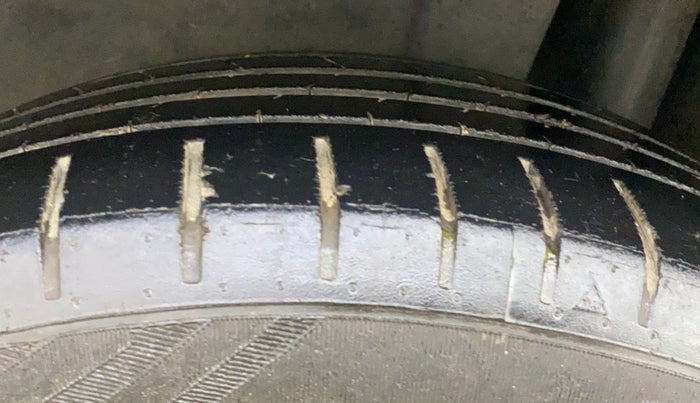 2019 Maruti Ciaz ALPHA  AT 1.5 SHVS PETROL, Petrol, Automatic, 69,792 km, Left Rear Tyre Tread