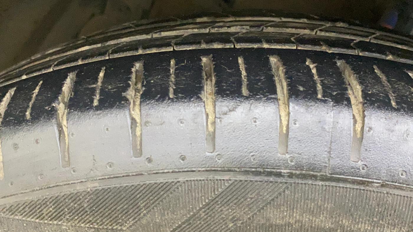 2019 Maruti Ciaz ALPHA  AT 1.5 SHVS PETROL, Petrol, Automatic, 69,728 km, Left Front Tyre Tread