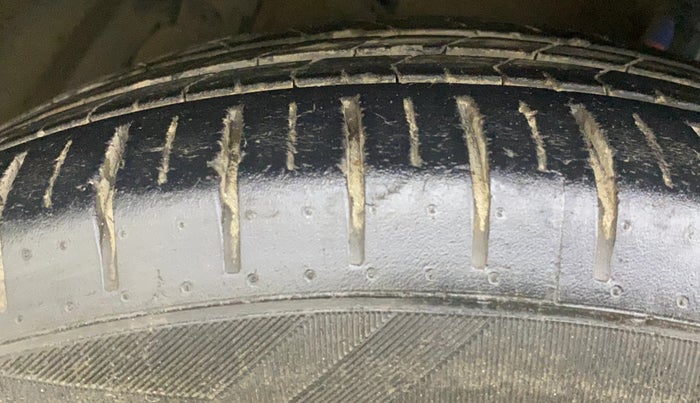 2019 Maruti Ciaz ALPHA  AT 1.5 SHVS PETROL, Petrol, Automatic, 69,792 km, Left Front Tyre Tread