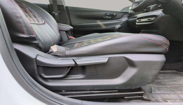 2022 Hyundai NEW I20 SPORTZ 1.2 MT, Petrol, Manual, 51,522 km, Driver Side Adjustment Panel