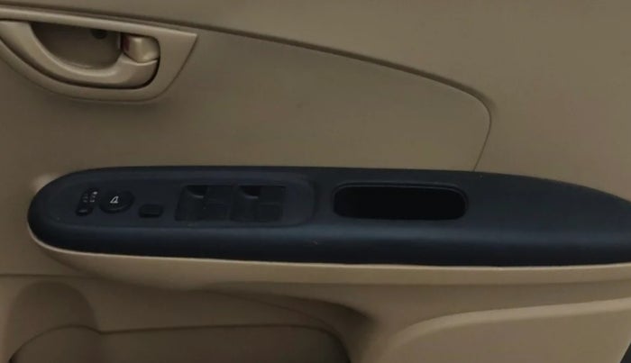 2015 Honda Amaze 1.2L I-VTEC SX, Petrol, Manual, 51,423 km, Driver Side Door Panels Control