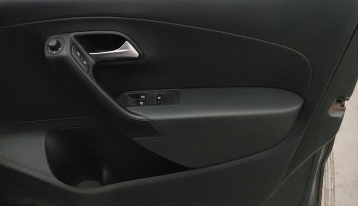 2018 Volkswagen Polo COMFORTLINE 1.0L MPI, Petrol, Manual, 46,386 km, Driver Side Door Panels Control