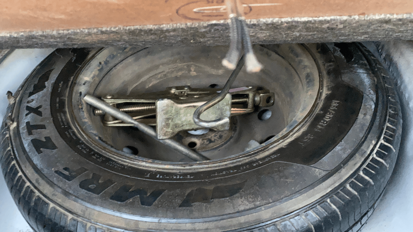 2020 Maruti Dzire VXI, CNG, Manual, 1,27,423 km, Spare Tyre