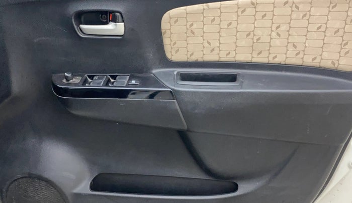 2017 Maruti Wagon R 1.0 VXI AMT, Petrol, Automatic, 41,037 km, Driver Side Door Panels Control