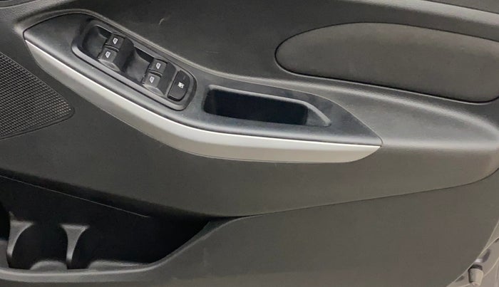 2018 Ford FREESTYLE TREND 1.2 PETROL, Petrol, Manual, 32,852 km, Driver Side Door Panels Control