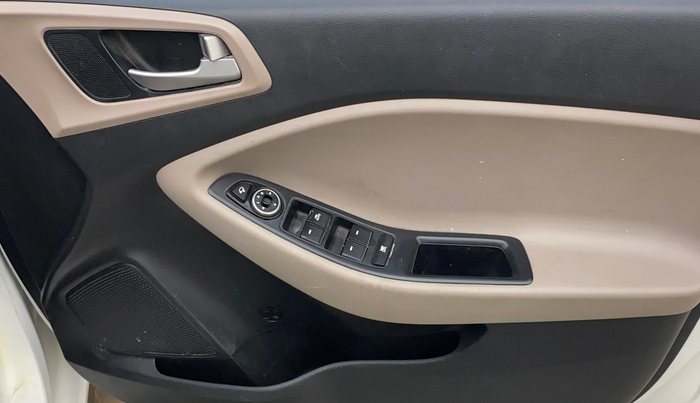 2016 Hyundai Elite i20 ASTA 1.4 CRDI, Diesel, Manual, 78,328 km, Driver Side Door Panels Control