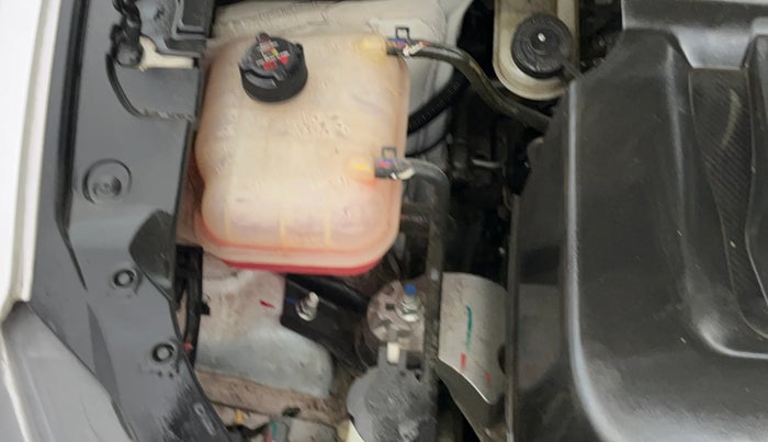 2023 Mahindra XUV700 MX P MT 5 STR, Petrol, Manual, 23,750 km, Engine View - Right