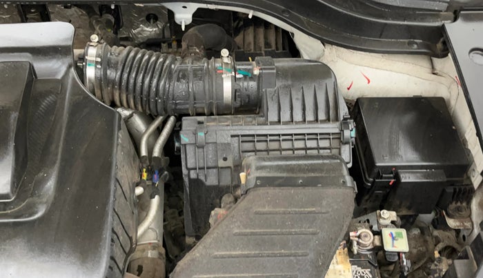 2023 Mahindra XUV700 MX P MT 5 STR, Petrol, Manual, 23,750 km, Engine View - Left