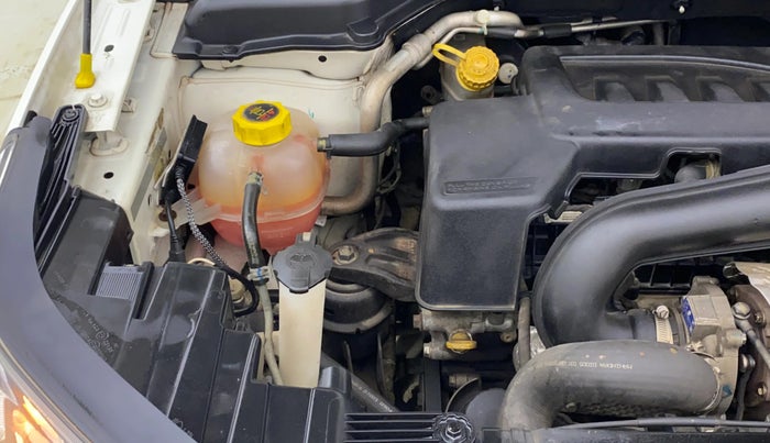 2021 Mahindra XUV300 W8 (O) 1.5 DIESEL, Diesel, Manual, 37,334 km, Engine View - Right