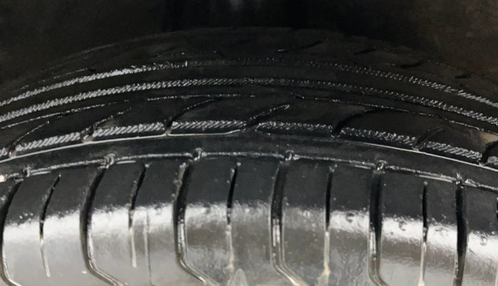 2012 Hyundai i20 MAGNA (O) 1.2, Petrol, Manual, 67,286 km, Right Front Tyre Tread