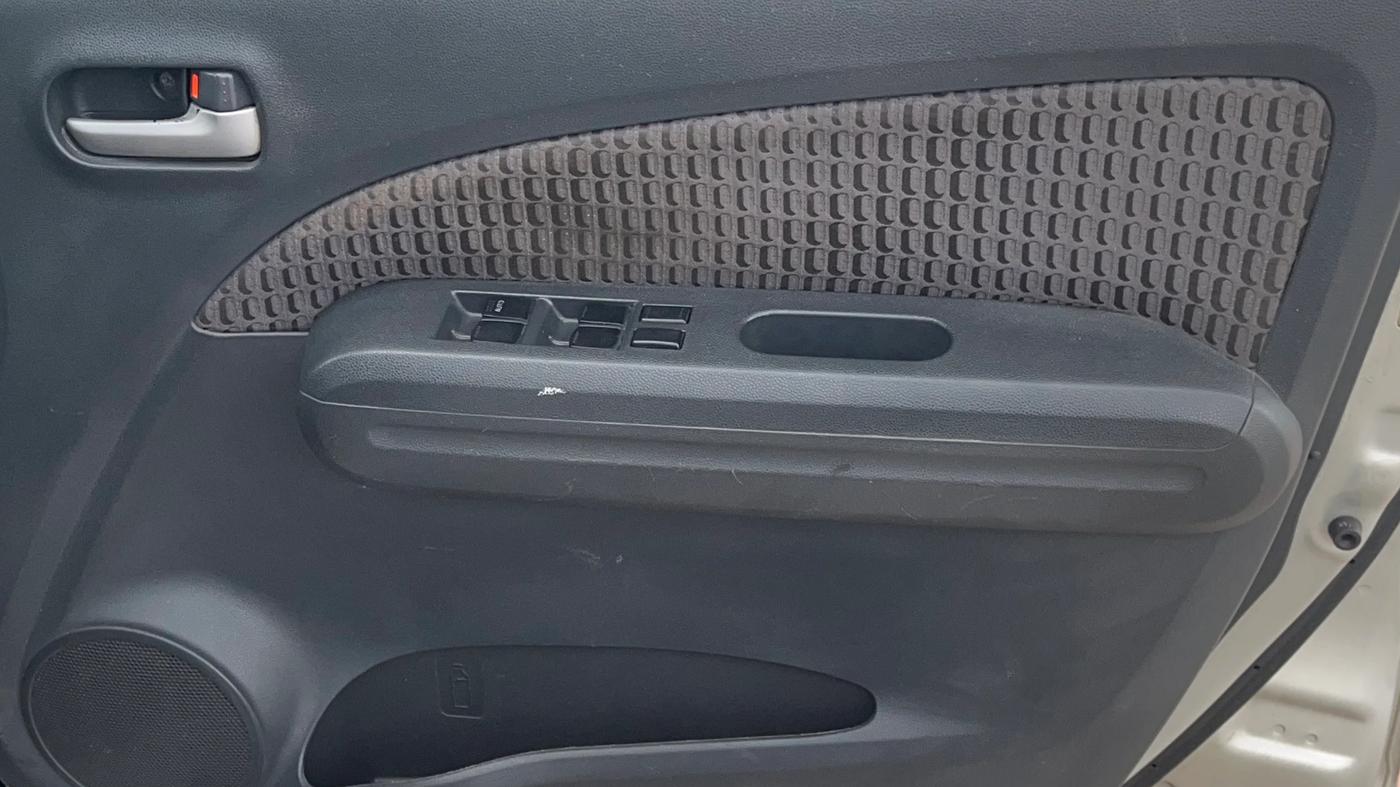 2014 Maruti Ritz VXI, Petrol, Manual, 73,204 km, Driver Side Door Panels Control