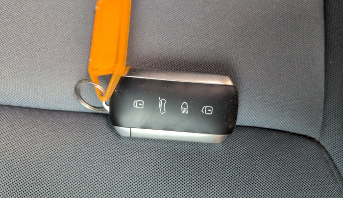 2024 Tata Curvv Creative Plus S 1.2 Petrol 6MT, Petrol, Manual, 14,132 km, Key Close Up