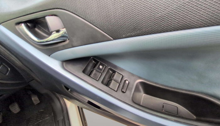 2024 Tata Curvv Creative Plus S 1.2 Petrol 6MT, Petrol, Manual, 14,132 km, Driver Side Door Panels Control