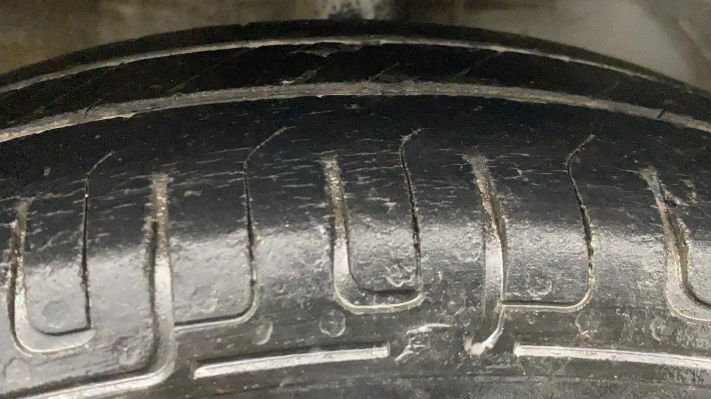 2013 Maruti Wagon R 1.0 LXI CNG, CNG, Manual, 74,541 km, Left Front Tyre Tread