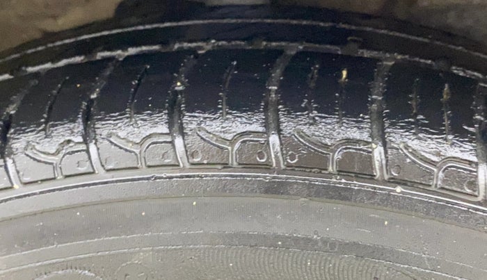 2017 Maruti Celerio ZXI AMT, Petrol, Automatic, 1,06,997 km, Right Front Tyre Tread