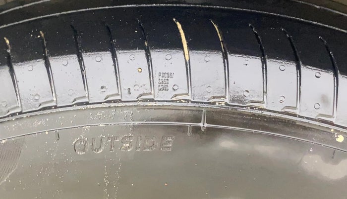 2016 Maruti Swift LXI, Petrol, Manual, 80,018 km, Left Front Tyre Tread