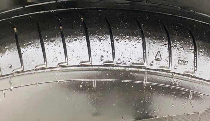 2016 Maruti Swift LXI, Petrol, Manual, 80,018 km, Right Rear Tyre Tread