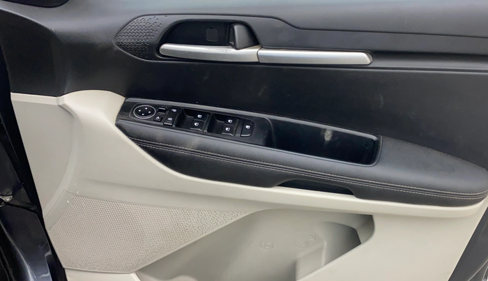 2022 KIA SONET HTX 1.5, Diesel, Manual, 71,490 km, Driver Side Door Panels Control