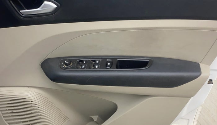 2023 Renault TRIBER RXZ, Petrol, Manual, 33,587 km, Driver Side Door Panels Control