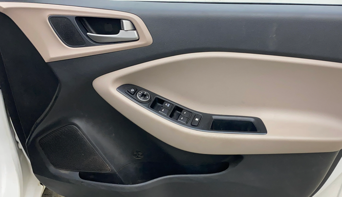 2018 Hyundai Elite i20 SPORTZ 1.2, Petrol, Manual, 70,303 km, Driver Side Door Panels Control