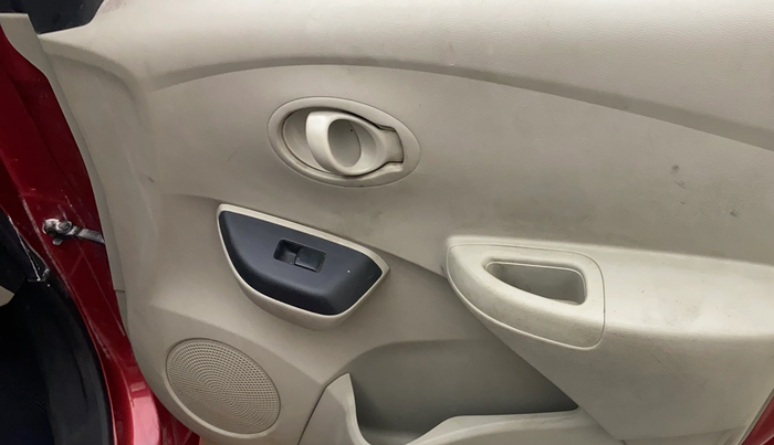 2016 Datsun Go T (O), Petrol, Manual, 43,007 km, Driver Side Door Panels Control