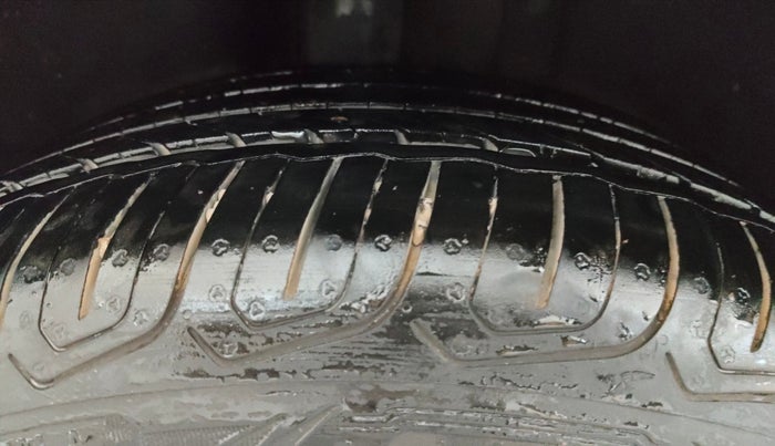 2022 MG ASTOR SAVVY 1.5 CVT S RED, Petrol, Automatic, 7,263 km, Right Rear Tyre Tread