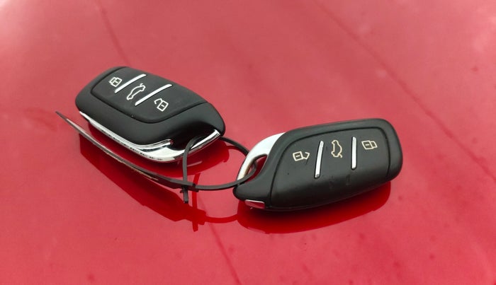 2022 MG ASTOR SAVVY 1.5 CVT S RED, Petrol, Automatic, 7,263 km, Key Close Up