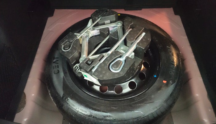 2022 MG ASTOR SAVVY 1.5 CVT S RED, Petrol, Automatic, 7,263 km, Spare Tyre