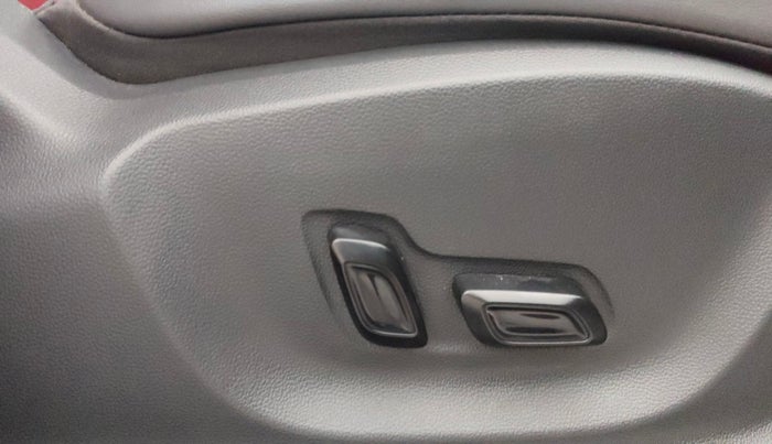 2022 MG ASTOR SAVVY 1.5 CVT S RED, Petrol, Automatic, 7,263 km, Driver Side Adjustment Panel