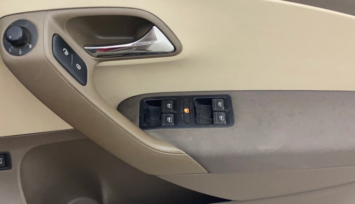 2013 Skoda Rapid ELEGANCE 1.6 TDI CR MT, Diesel, Manual, 1,02,515 km, Driver Side Door Panels Control