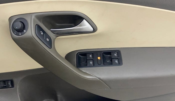 2014 Volkswagen Vento COMFORTLINE 1.5 AT, Diesel, Automatic, 82,598 km, Driver Side Door Panels Control