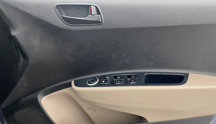 2016 Hyundai i10 MAGNA 1.1, Petrol, Manual, 57,449 km, Driver Side Door Panels Control