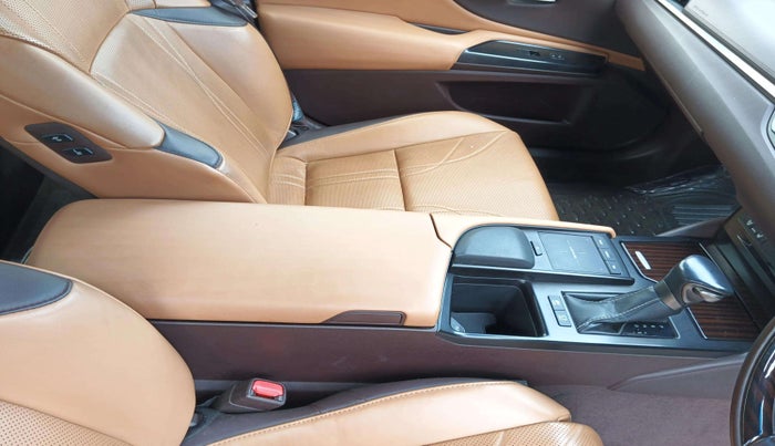 2020 Lexus ES 300h Exquisite, Hybrid, Automatic, 43,930 km, Gear Lever