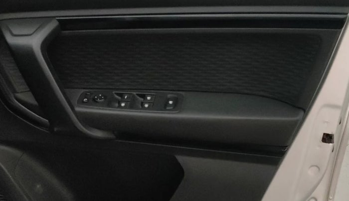 2022 Renault Kiger RXZ MT, Petrol, Manual, 40,096 km, Driver Side Door Panels Control