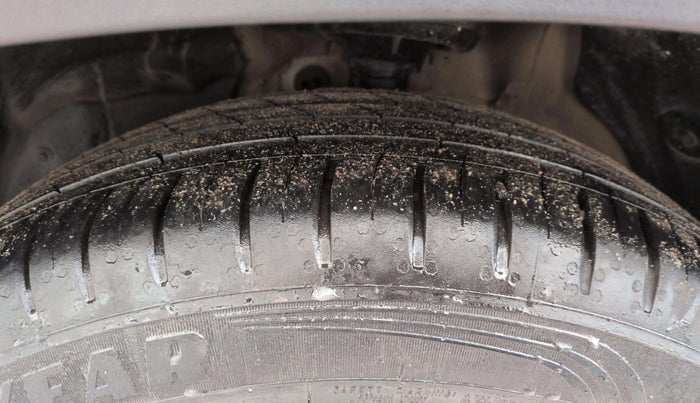 2024 MG HECTOR PLUS SAVVY PRO 1.5 TURBO CVT 7 STR, Petrol, Automatic, 24,606 km, Right Front Tyre Tread