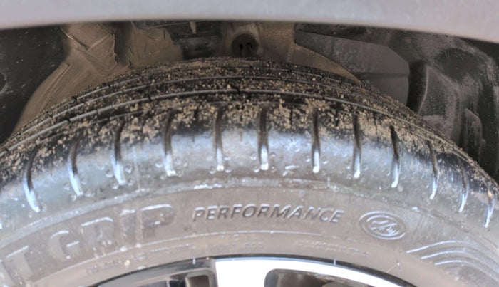 2024 MG HECTOR PLUS SAVVY PRO 1.5 TURBO CVT 7 STR, Petrol, Automatic, 24,606 km, Left Rear Tyre Tread