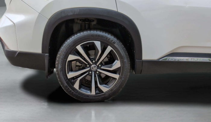 2024 MG HECTOR PLUS SAVVY PRO 1.5 TURBO CVT 7 STR, Petrol, Automatic, 24,606 km, Right Rear Wheel