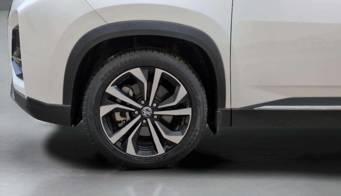 2024 MG HECTOR PLUS SAVVY PRO 1.5 TURBO CVT 7 STR, Petrol, Automatic, 24,606 km, Left Front Wheel