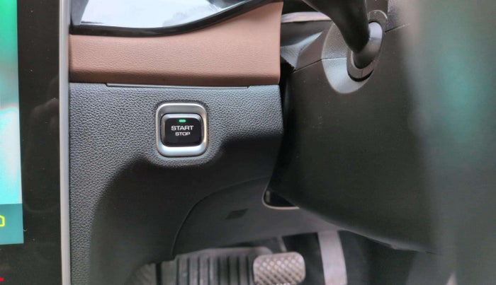 2024 MG HECTOR PLUS SAVVY PRO 1.5 TURBO CVT 7 STR, Petrol, Automatic, 24,606 km, Keyless Start/ Stop Button