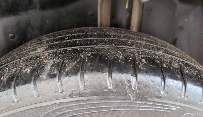 2024 MG HECTOR PLUS SAVVY PRO 1.5 TURBO CVT 7 STR, Petrol, Automatic, 24,606 km, Right Rear Tyre Tread