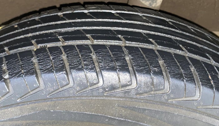 2017 Renault Kwid CLIMBER 1.0 AMT, Petrol, Automatic, 54,483 km, Left Rear Tyre Tread