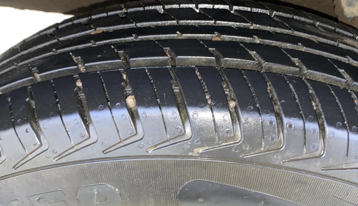 2017 Renault Kwid CLIMBER 1.0 AMT, Petrol, Automatic, 54,483 km, Right Rear Tyre Tread