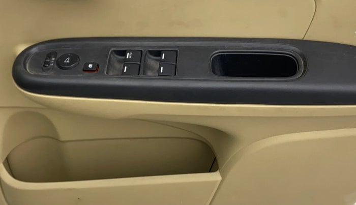 2016 Honda Amaze 1.2L I-VTEC S AT, Petrol, Automatic, 86,111 km, Driver Side Door Panels Control